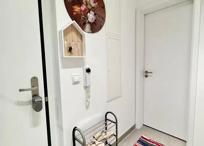 Appartamento Stylish Modern Studio, Large Balcony, 3 *