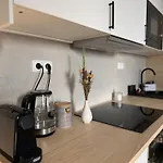 Apartment Stylish Modern Studio, Large Balcony, 3 Prague