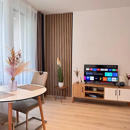 Cozy With A Balcony Apartment Prag
