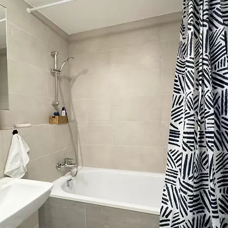 Appartement Stylish Modern Studio, Large Balcony, 3 Prague