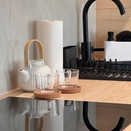 Apartment Stylish Modern Studio, Large Balcony, 3