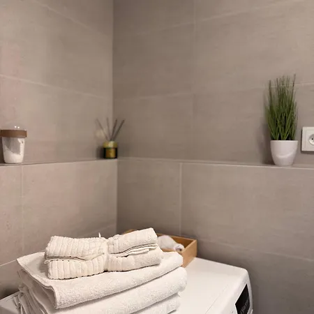 Stylish Modern Studio, Large Balcony, 3 * Prague